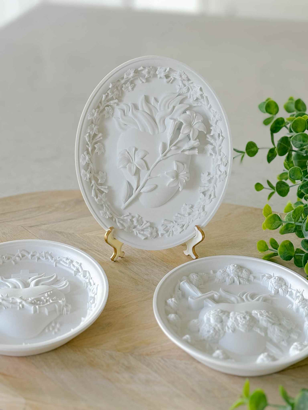 Hearts of the Holy Family Cameo - White