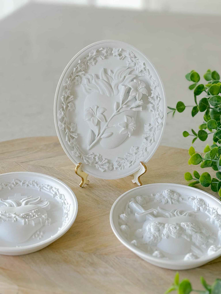 Hearts of the Holy Family Cameo - White