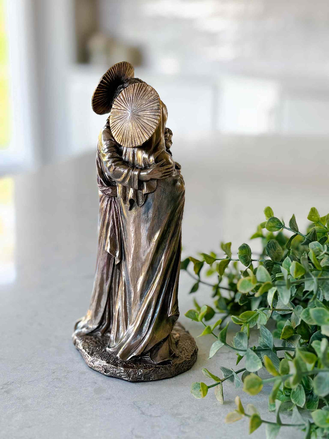 k195r124 Sculpture House「聖母へ捧げる花」オブジェ 置物 Holy Family Statue - Bronze – House of Joppa