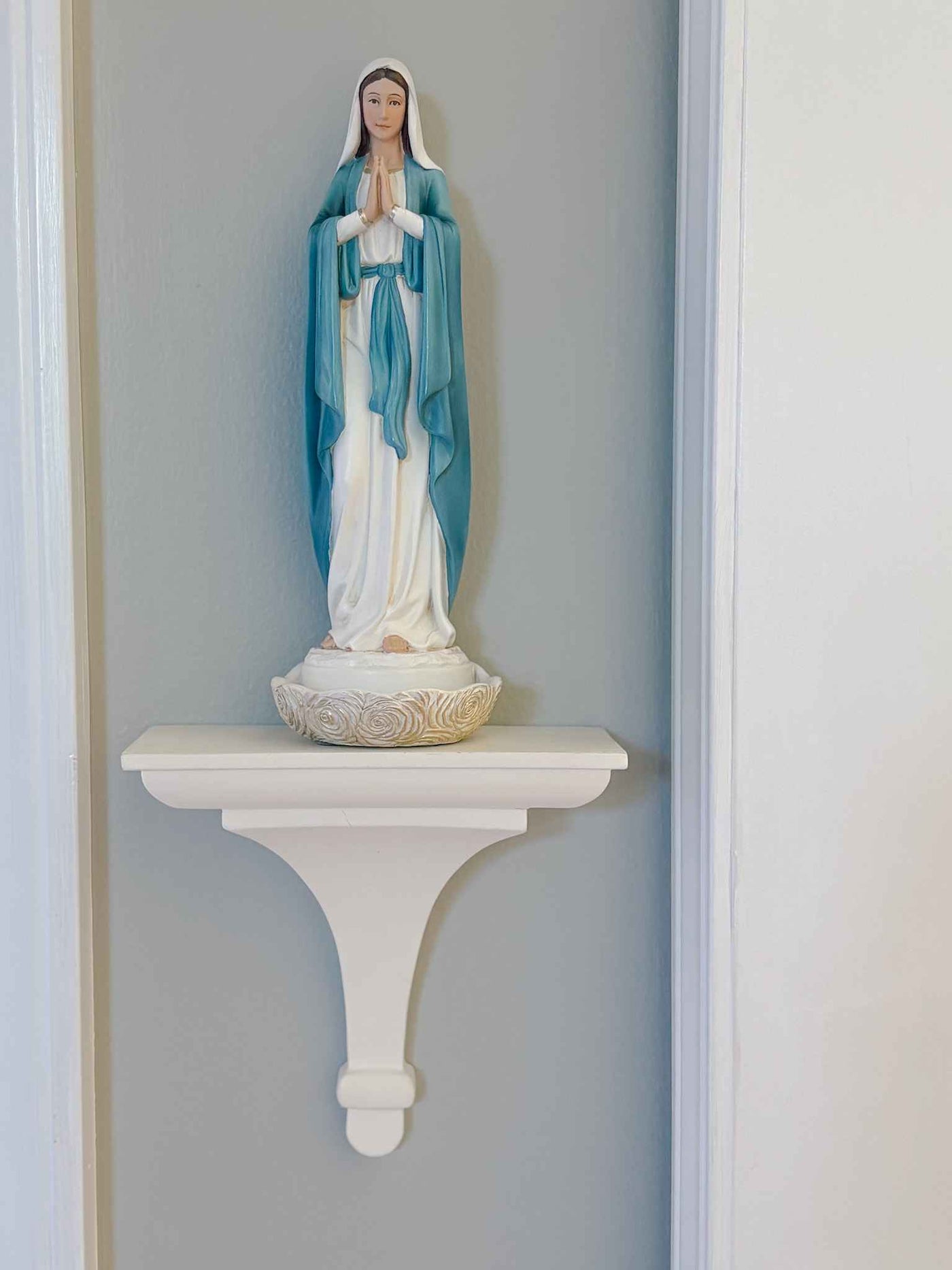 Statue Shelf - White
