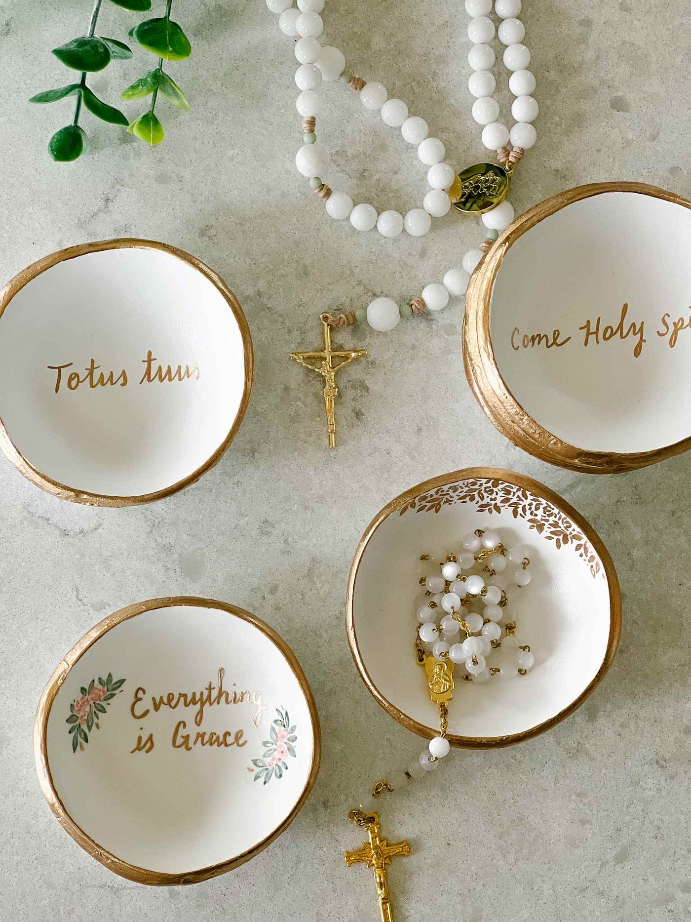 Totus Tuus Rosary Dish